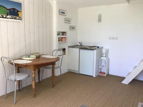 Saint-Armel House | Petite dépendance comme la cabine d’un bateau.