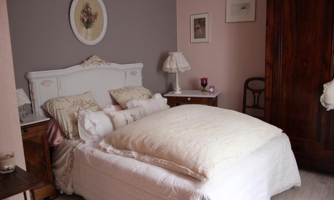 Charost Bed & Breakfast | petite maison berrichonne