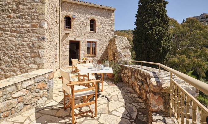 Kardamyli House | Petreas Tower