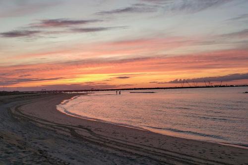 Willoughby Spit House | Pets Welcome Beachfront Family Retreat in Norfolk
