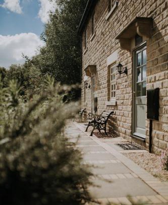 Holestone Moor House | Peveril Cottage - Darwin Lake Holiday Village