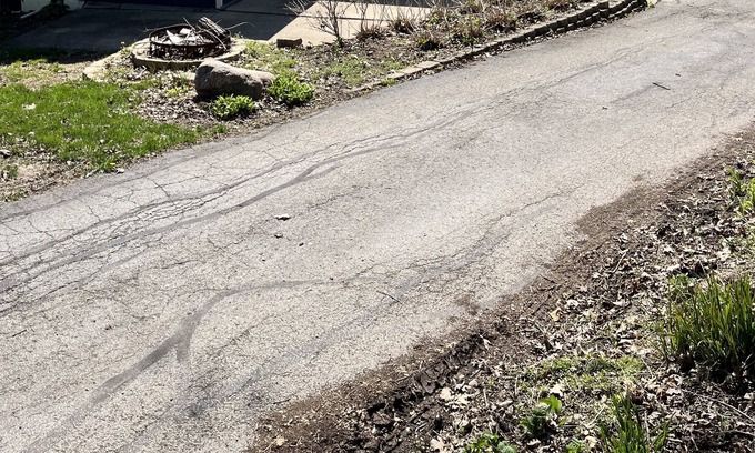 Colgate House | Pewaukee Lake Access Home with Private Pier/Kayaks