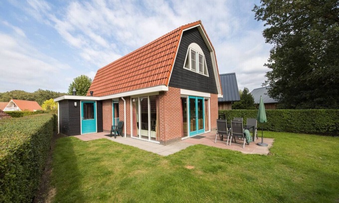 Zwiggelte House | Pheasant I Beautiful Quiet Holiday Home with Garden