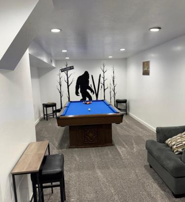 Kellogg House | Photo Op with Sasquatch 2 min to walk Silver Mtn