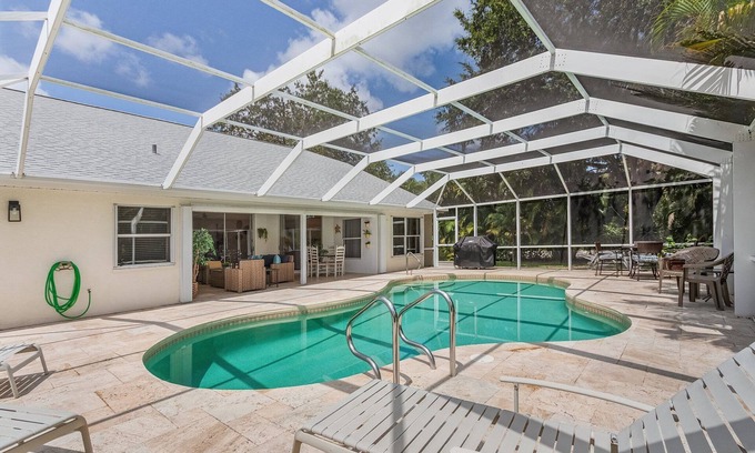 Crown Pointe House | PICCADILLY MANOR-3BD/2BA W HEATED POOL +1 773 443-7832