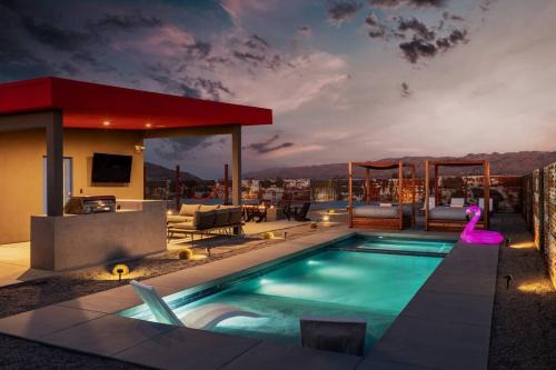 Joshua Tree House | Pickleball, Heated Salt Pool, Bocce, EV, Fire pit