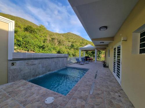 Philipsburg Apartment | Picturesque 4 Bedroom 3 Bath Condo with Pool