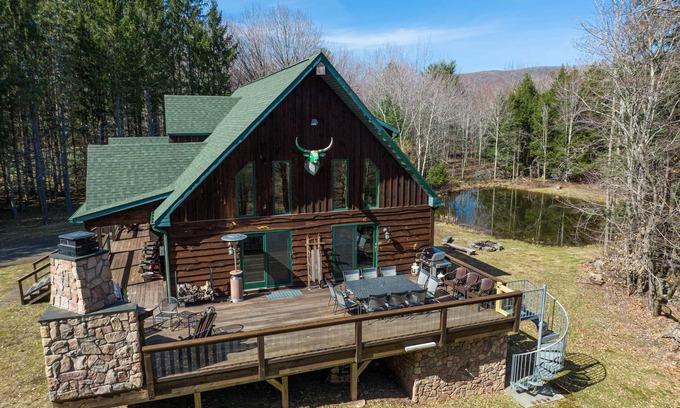 Jewett House | Picturesque 5- Bedroom close to Windham and Hunter