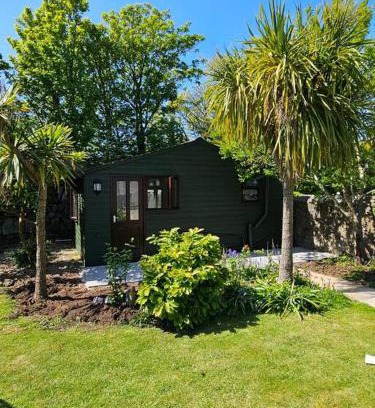 Camborne Apartment | Picturesque Cabin in Cornwall