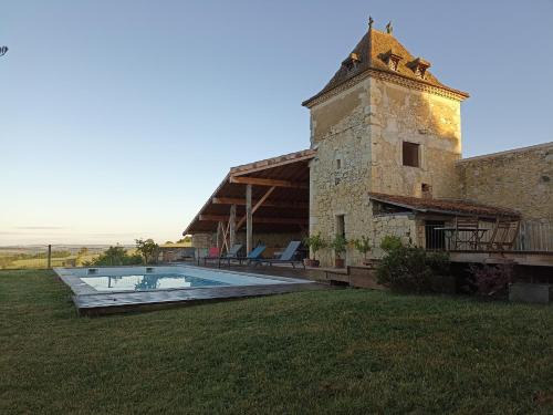 Castelnau-dArbieu Bed & Breakfast | PIGEONNIER DE SABAILLAN