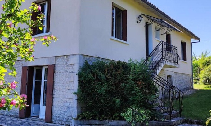 Pillac House | Pillac · Les Côtes A perfect family getaway with stunning views