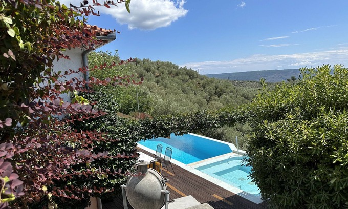 Pinakates House | Pinakates: House /Villa - Pinakates