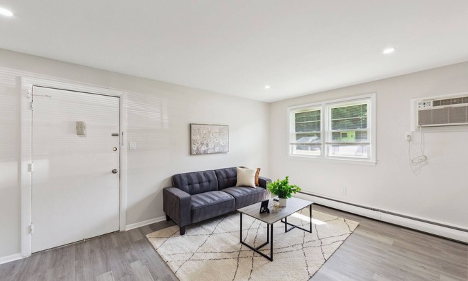 Newark Apartment | Pine Brook 1019 I Modern 1.5Br Apartment ! Pool