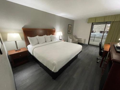 La Porte Hotel | Pine Lake Resort and Banquets