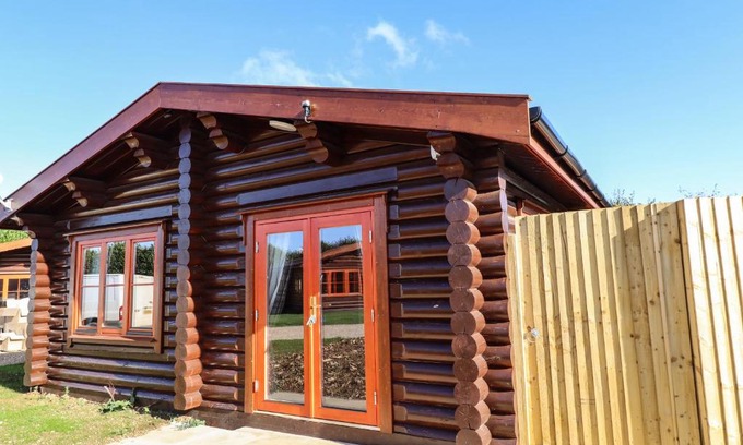 Castle Bytham House | Pine Lodge