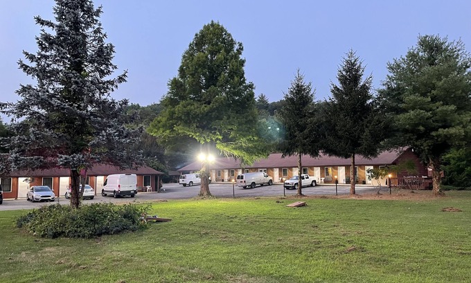 Spruce Pine Hotel | Pine Valley Motel