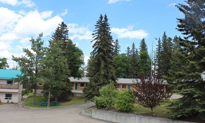 Hinton Hotel | Pines Motel