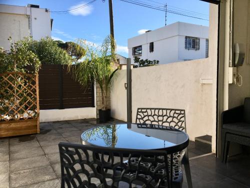 Toulon - Hyeres Apartment | Plage à 400 m Studio tout confort Terrasse Clim Parking