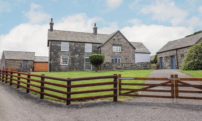 Rhydlydan House | Plas Iolyn