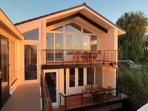 Loosdrecht Bed & Breakfast | Plassenzicht Logies & Sloepverhuur