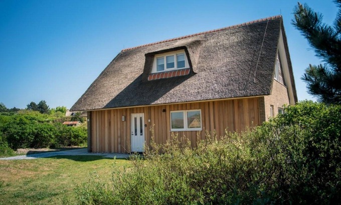 Municipality of Ameland House | Platte Duun is situated in a unique location in the dunes between Nes and Buren.