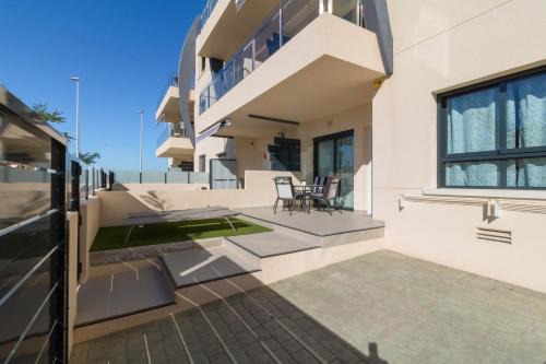 Pueblo Latino Apartment | Playa Elisa Bay - Mil Palmeras