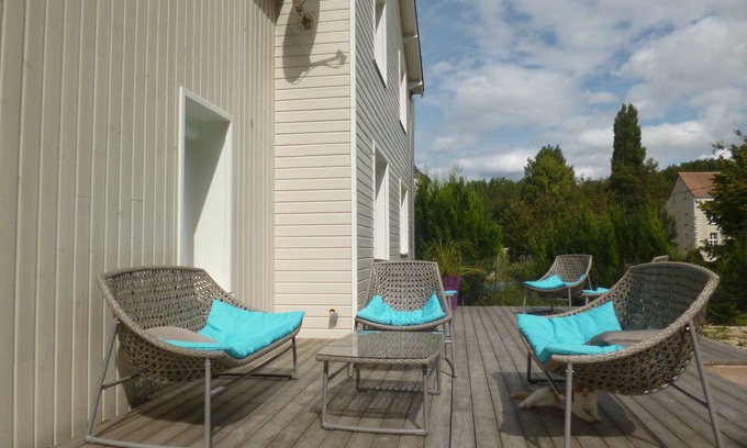 Naintre House | Pleasant house with private swimming pool heated in July and August