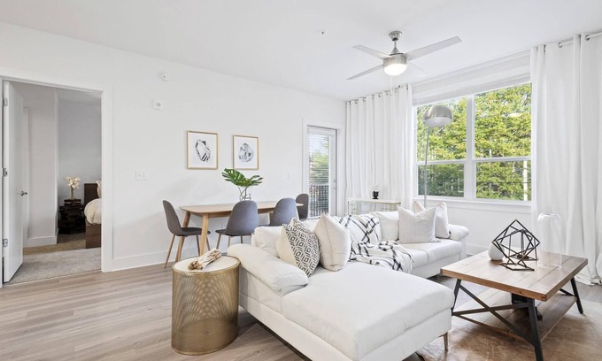 Chosewood Park Apartment | Plush Skylark Beltline Suite X RBA