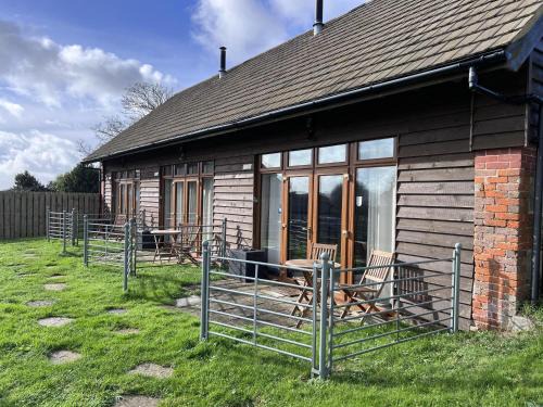 Shorwell House | Poachers Hut 1-Bed Cottage Sleeps 2 Pet Friendly