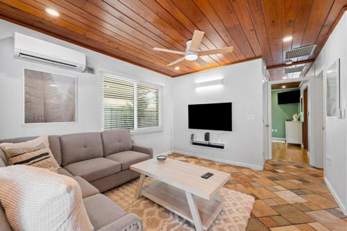 Laurel House | Poco Tortuga