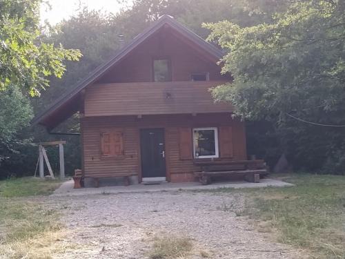 Ilirska Bistrica Ski Chalet | Podklanci-house in the forest