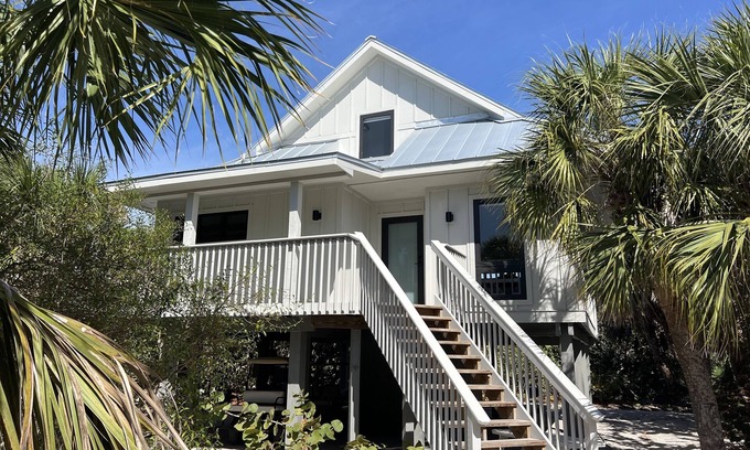 Safety Harbor Club House | Pools, Kayaks, Tennis, Golf Cart & Both Island Clubs Included w/Boat Dock Option
