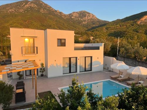 Sakës Villa | Poolside Bliss - Escape & Relax