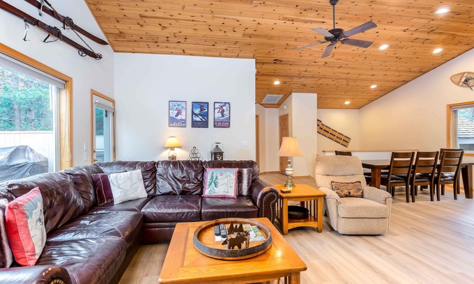 Deer Park House | POPL33 - Classic Sunriver Home, Fireplace, A/C, Hot Tub