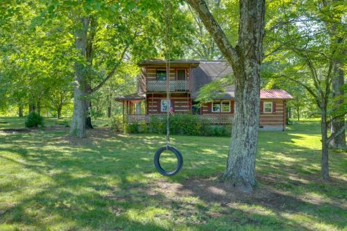 Greene County House | Porch and Fire Pit Family-Friendly Afton Cabin!