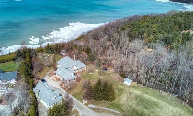Ashfield-Colborne-Wawanosh Cottage | Port Albert Lake Estate - Luxury 5Br Lake Huron Waterfront Cottage
