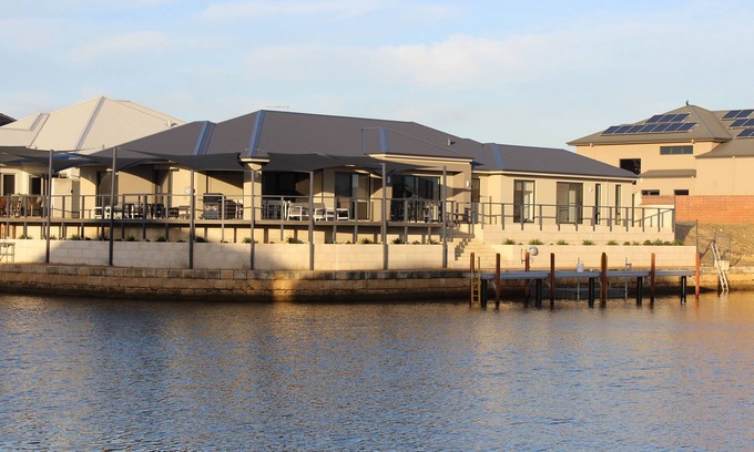 Wannanup House | Port Bouvard Retreat - Large family friendly canal home with private jetty