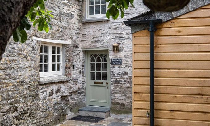 Rock Cottage | PORTHILLY GREYS, pet friendly, country holiday cottage in Rock