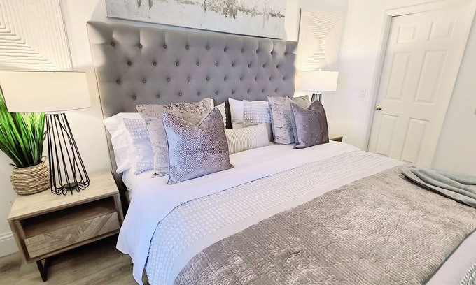 Bella Vista Condo | POSHPADZ -OceanView Villa-Resort Complex, Penthouse, Sleeps 4, Walk to Beach