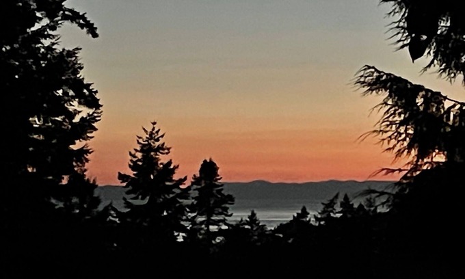 Bowen Island Cabin | Post and beam 2 bedroom cabin with ocean view near Tunstall Bay beach