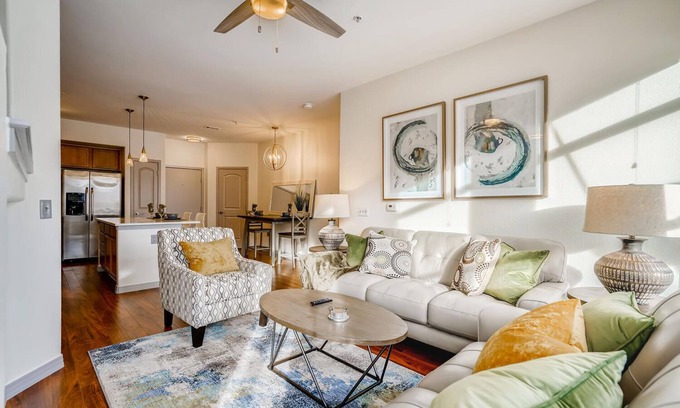 Lincoln Square Lofts Condo | Pottery Barn Perfect Steps 2 LightRail, Mall, Restaurants, Shop, Schwab,Skyridge