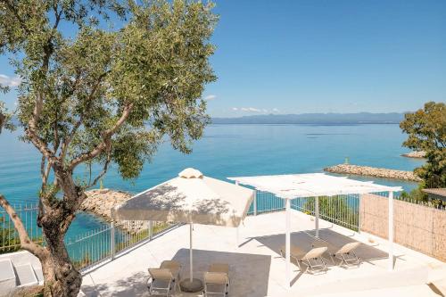 Akrogialion House | Pouletis Family Apartments - Akroyali Seaview Getaways