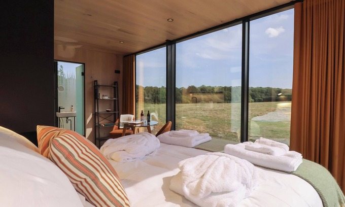 Saxmundham Cottage | Pound Farm Mirror Houses: Meadow ÖÖD