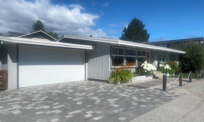 Okanagan-Similkameen House | Powell Beach Summer Home