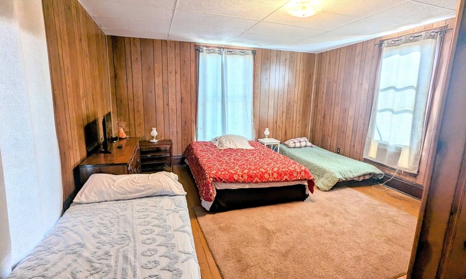 Oblong House | Practical 3 BR House in Oblong, 1 & 1/2 Bathrooms