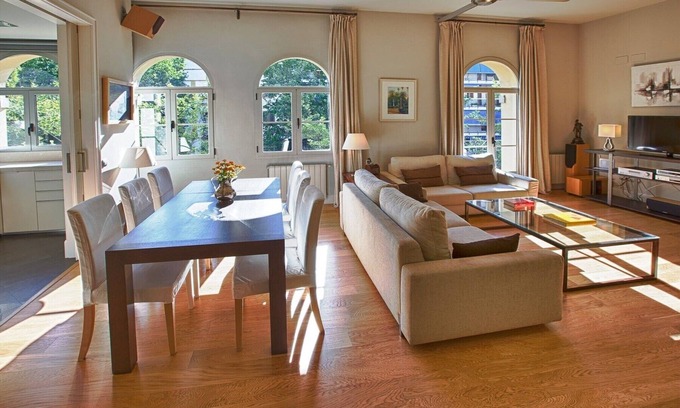 Museo Apartment | PRADA PENTHOUSE (terrace, free WIFI, A/C, central, spacious, bright, elegant)