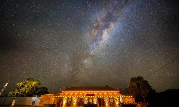 Parachilna Hotel | Prairie Hotel