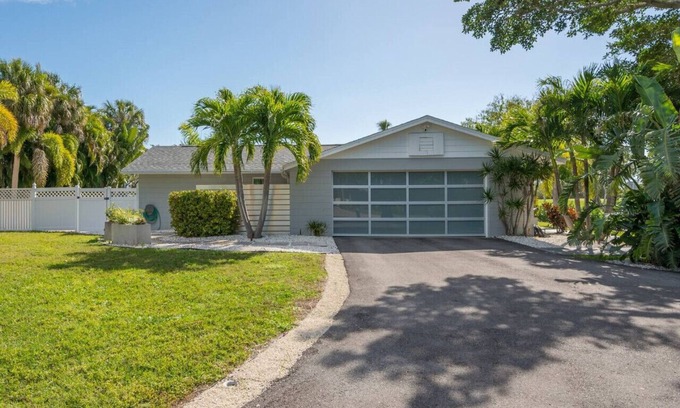 Sarasota House | Precise Realty presents The Waterway Escape