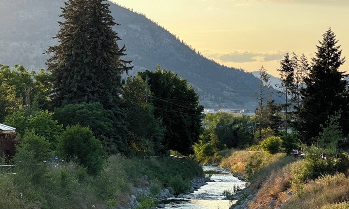 Okanagan-Similkameen House | Premier Host WADE INN PENTICTON Handy to KVR Beaches Wineries Breweries & Cider