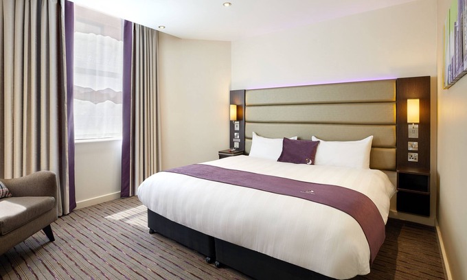London Borough of Bromley Hotel | Premier Inn London Bromley